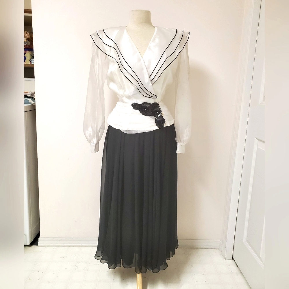 Vintage 80s Organza White Black Blouse Skirt Sequin Rosette Applique 2-piece Set